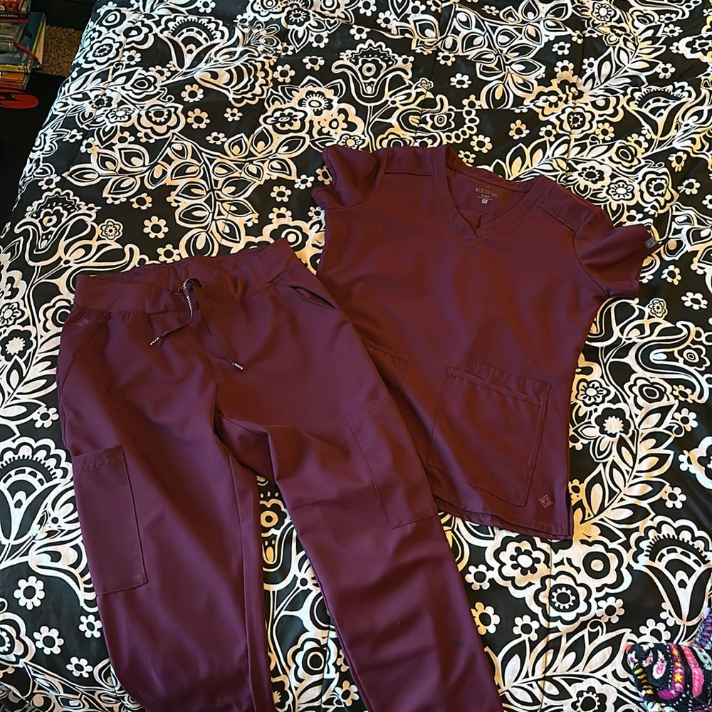 Medcouture insight Wine color Women’s XS/ S scrub set jogger pant